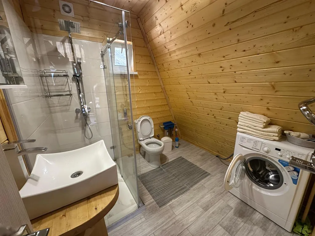 Домик с видом на горы