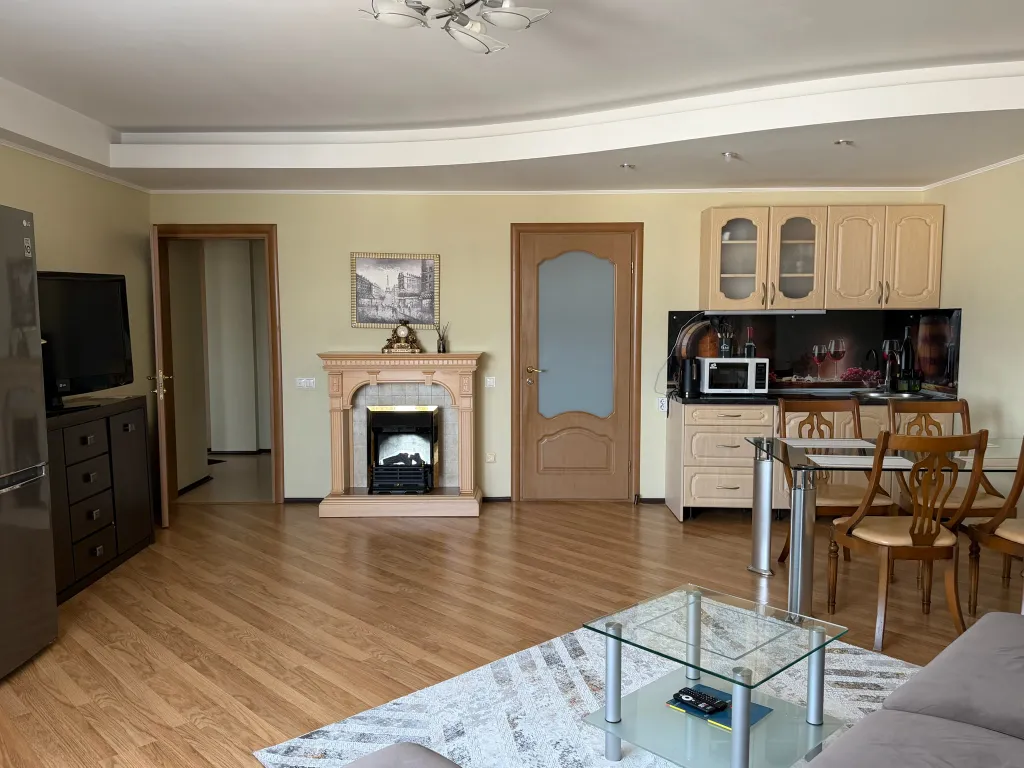 Двухкомнатная квартира с шикарным видом возле резиденции Президента