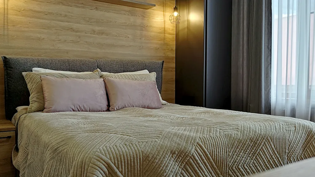 Современный красивый апартамент со спальней. Панорама на горы. Центр.