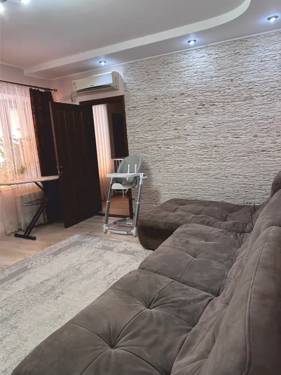 Уютный дом с отдельным двором, зоной барбекю и парковочным местом