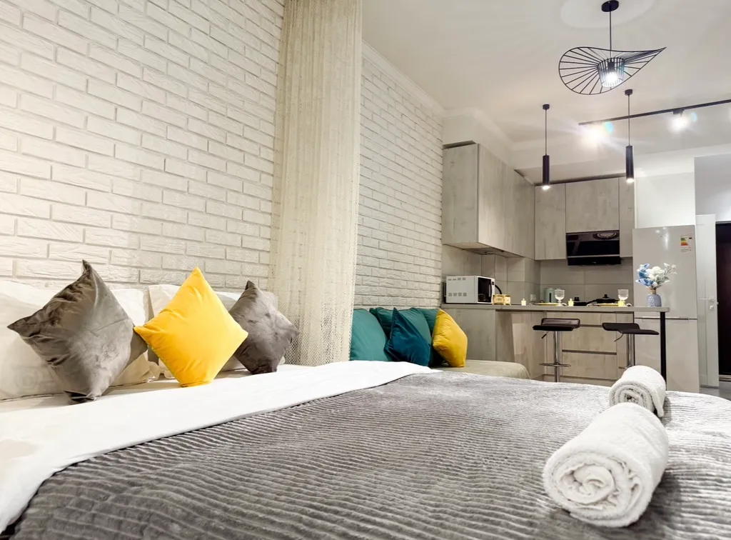 Рядом автовокзал сайран