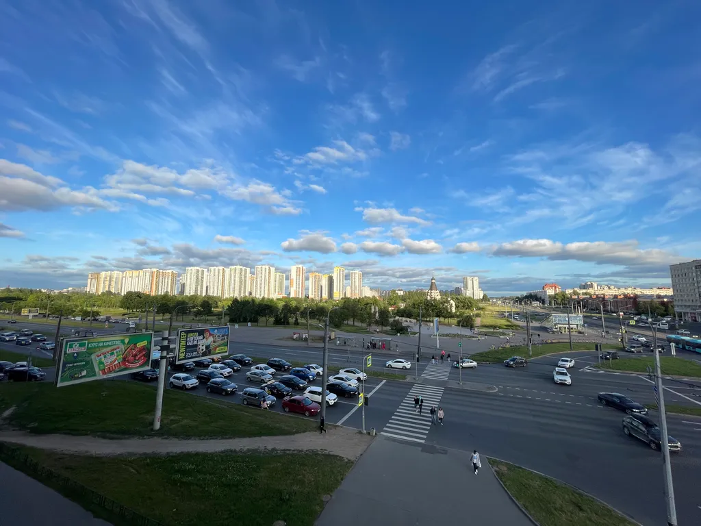 Просторная двушка у метро с видом на парк