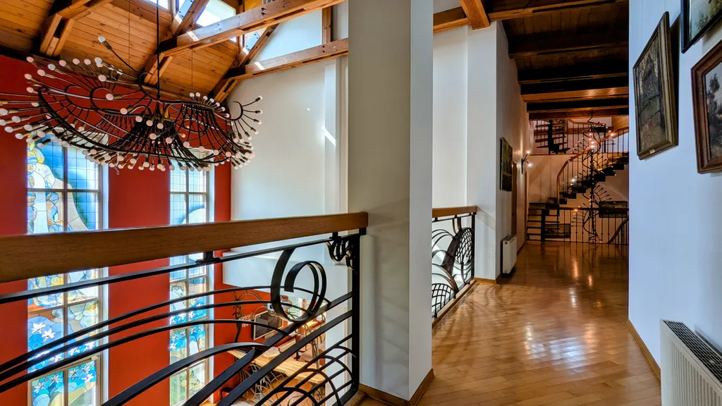 Дом с бассейном в 3 километрах от МКАД