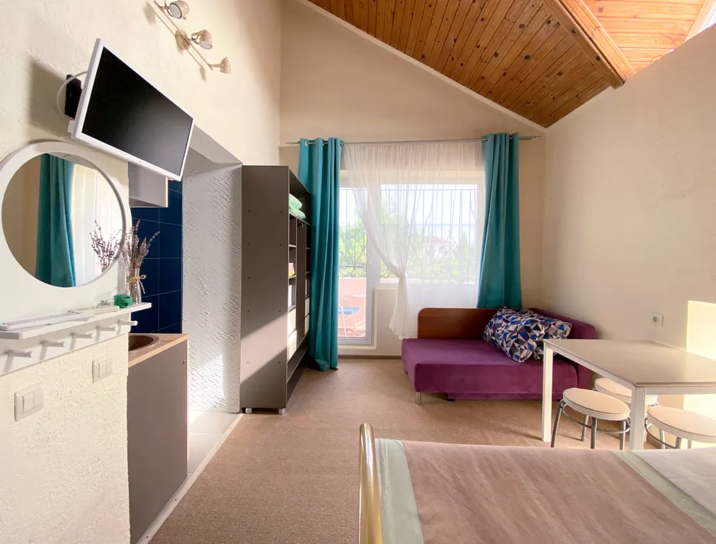 Квартира вreakfast room 4 с балконом и мини-кухней — аренда посуточно в Оленевка