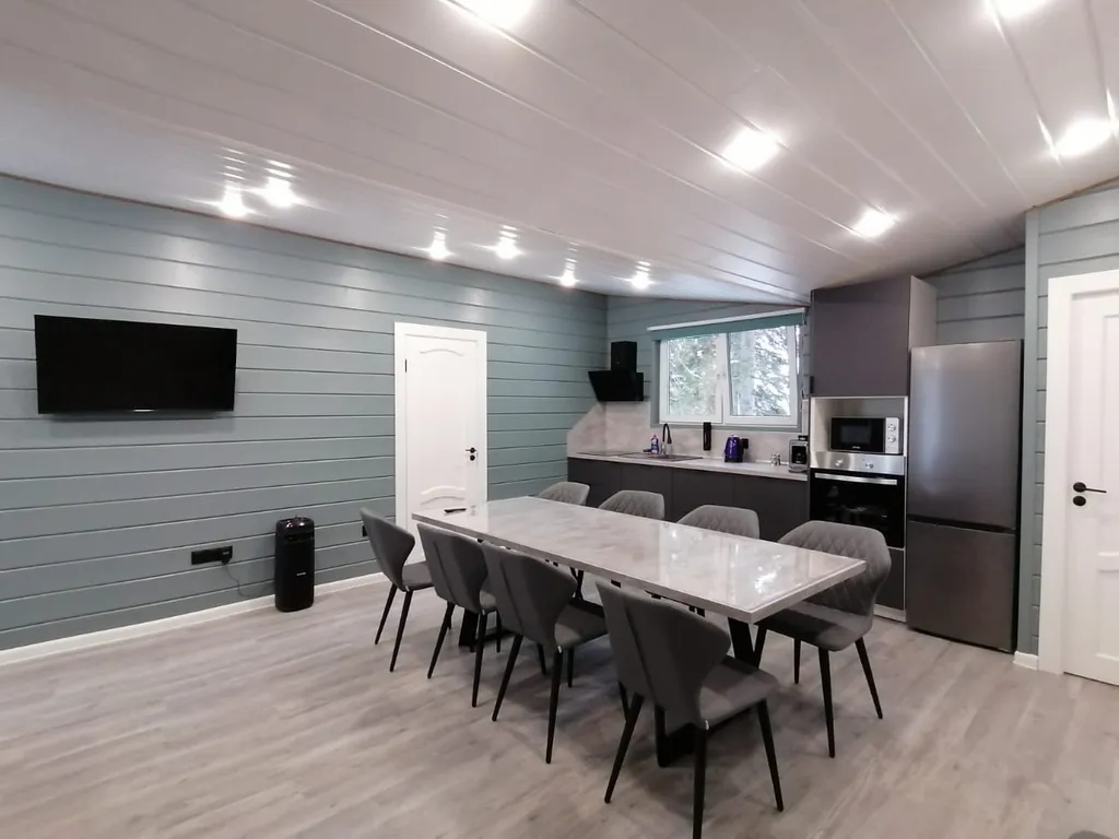 Большой дом на горе у подъемников