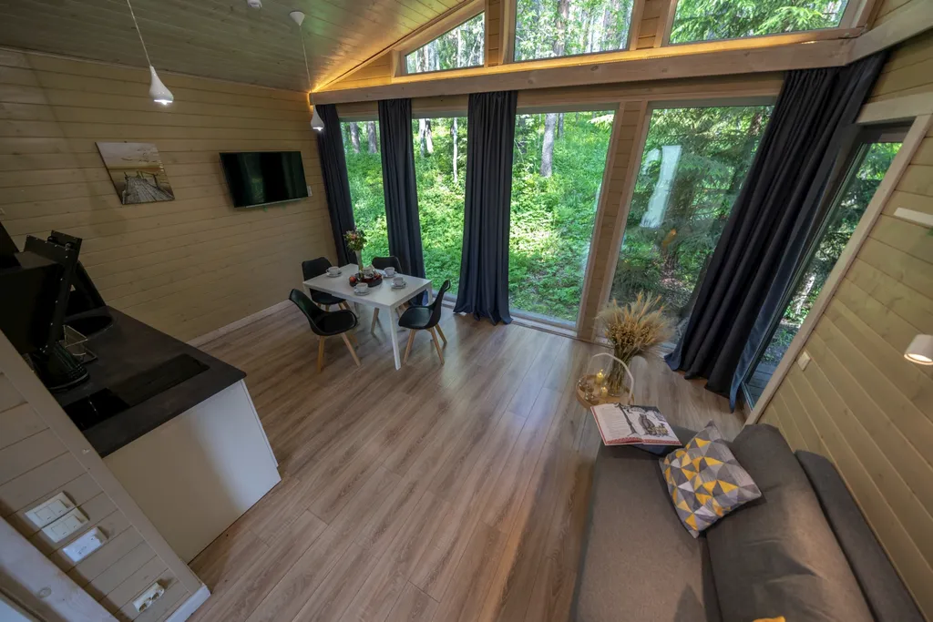 Домик с видом на лес