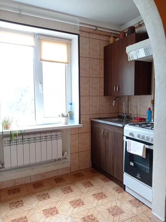 Небольшая, очень светлая и летом с приятной прохладой квартира