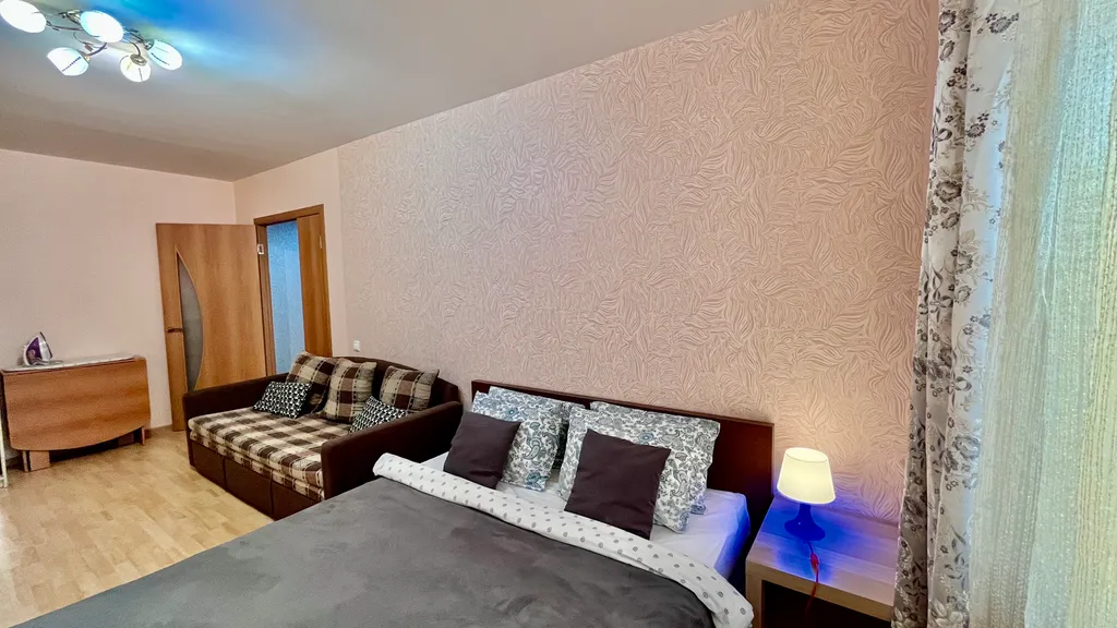 Уютная квартира с красивым видом на озеро с лоджии,недалеко от центра