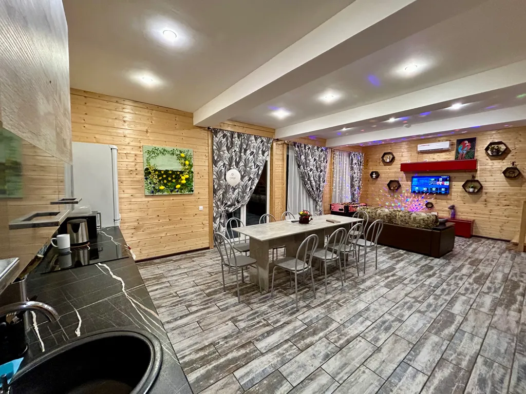 Коттедж Дом с отдельностоящий баней на дровах — Ропша