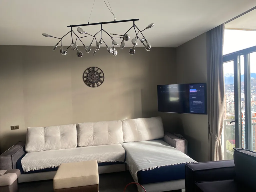 Большая высокая светлая студия на 26 этаже