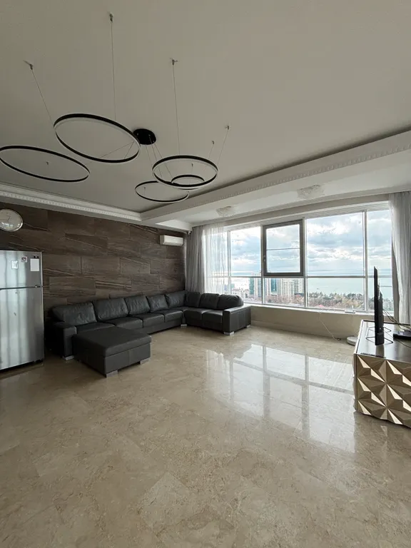 Пентхаус с видом на Морпорт в центре города