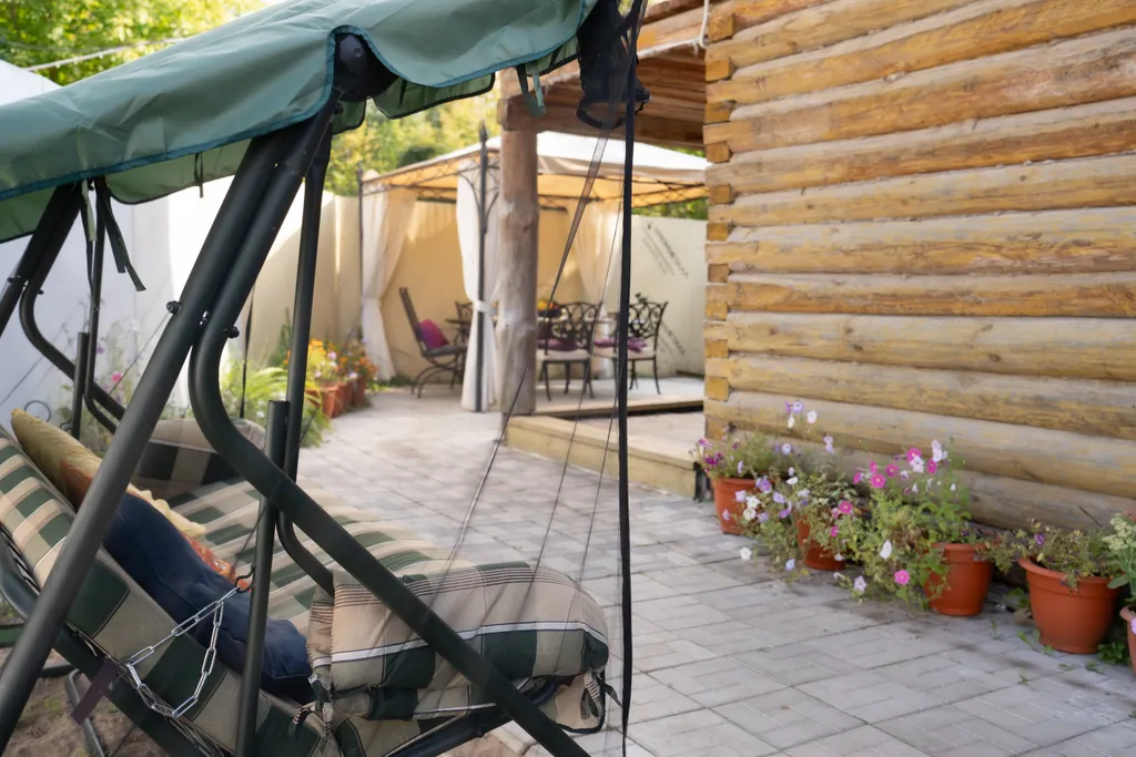 Двухэтажный срубовый гостевой домик с русской баней на дровах и купель