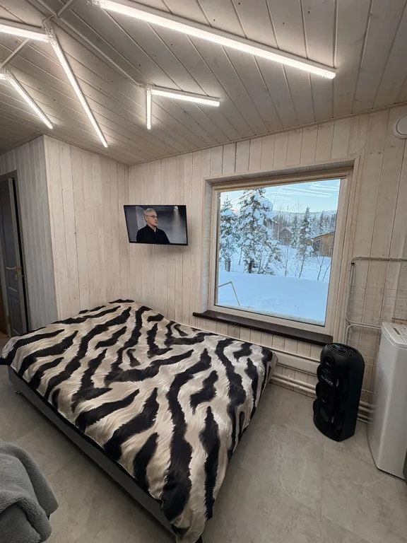 Дом с видом на горы в елочках