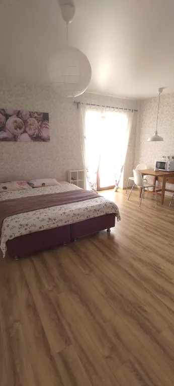 Студия у моря, Итальянская деревня