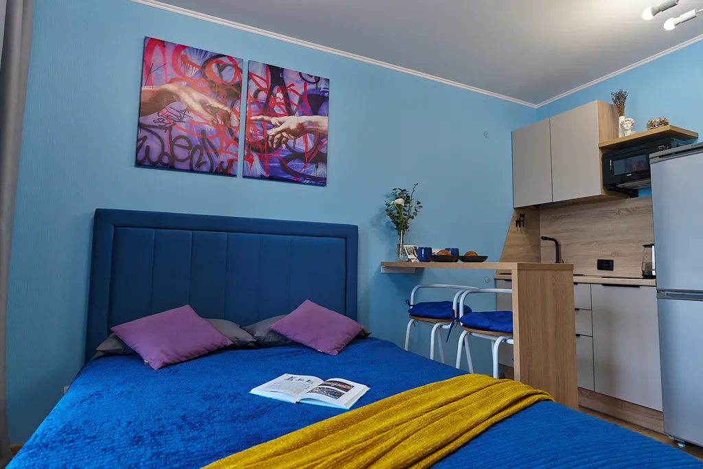 Уютная студия с панорамным окном у метро Парнас