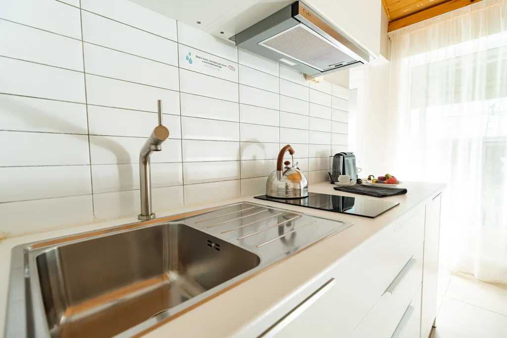 Коттедж Большая дача с 2 спальнями — Светлое