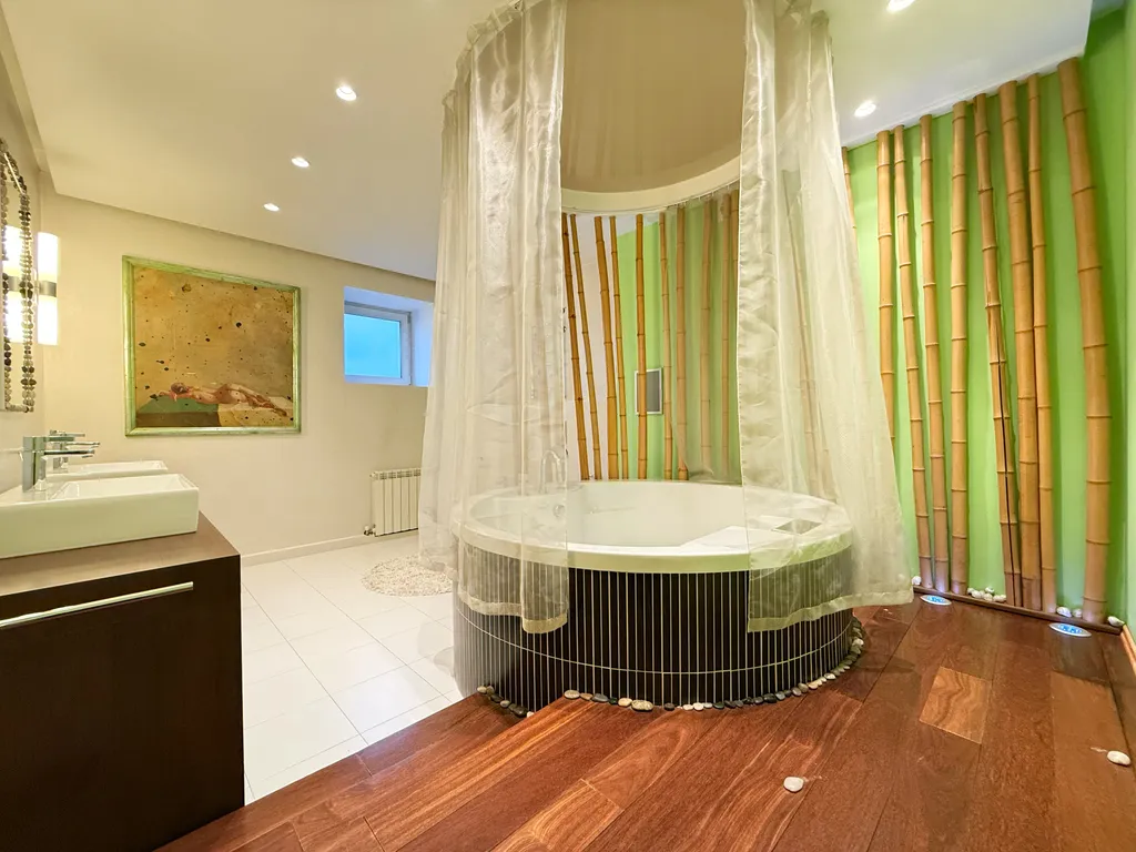 Апартаменты 5-комнатные в центре города