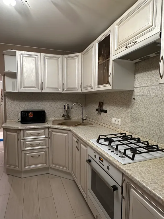 Семейная трёхкомнатная квартира с видом на Вознесенский храм