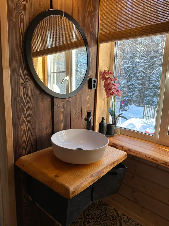 Большой уединенный A-frame в лесу с горячей купелью Фурако