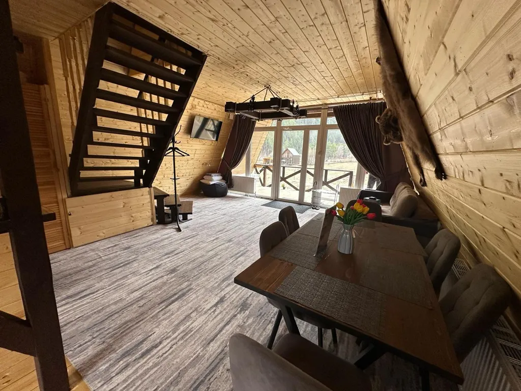 Домик с видом на горы