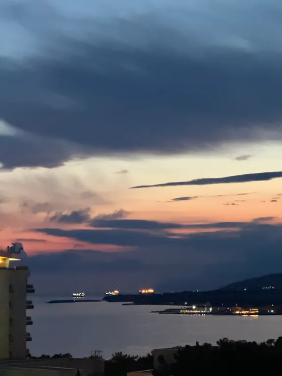 Квартира Апартаменты с видом на море около отеля Метрополь — Геленджик