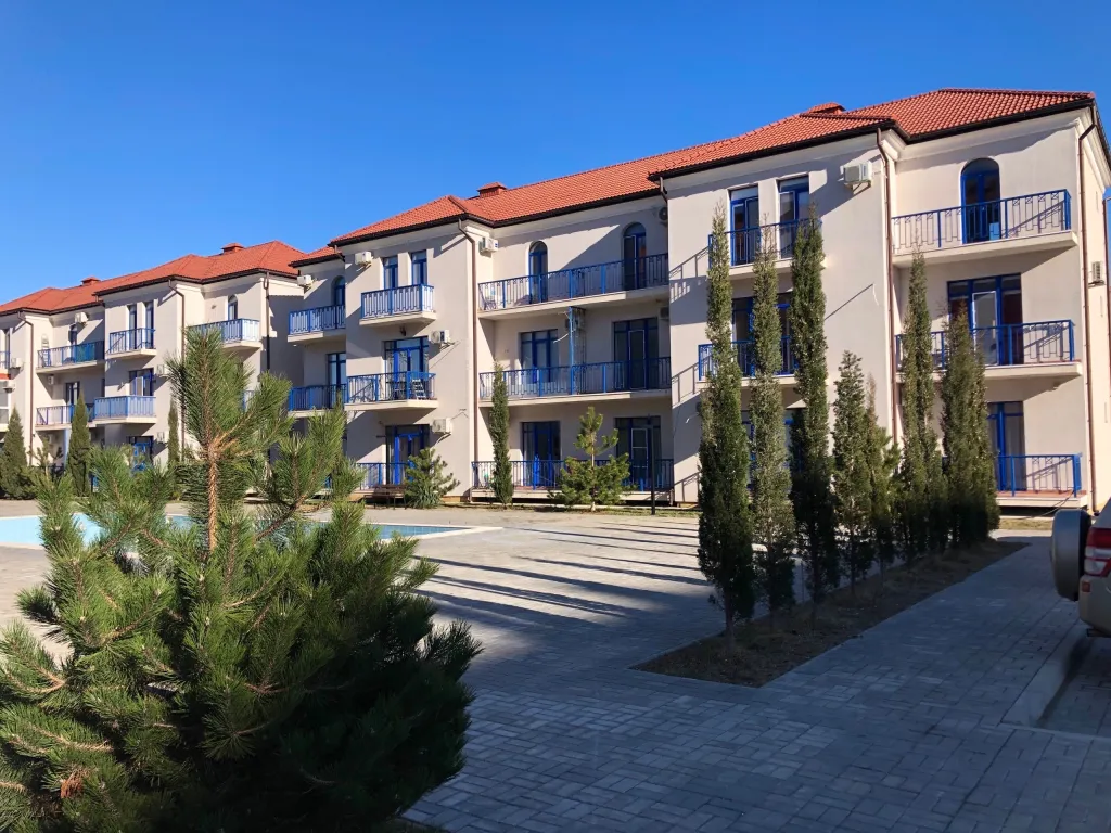 Студия у моря, Итальянская деревня