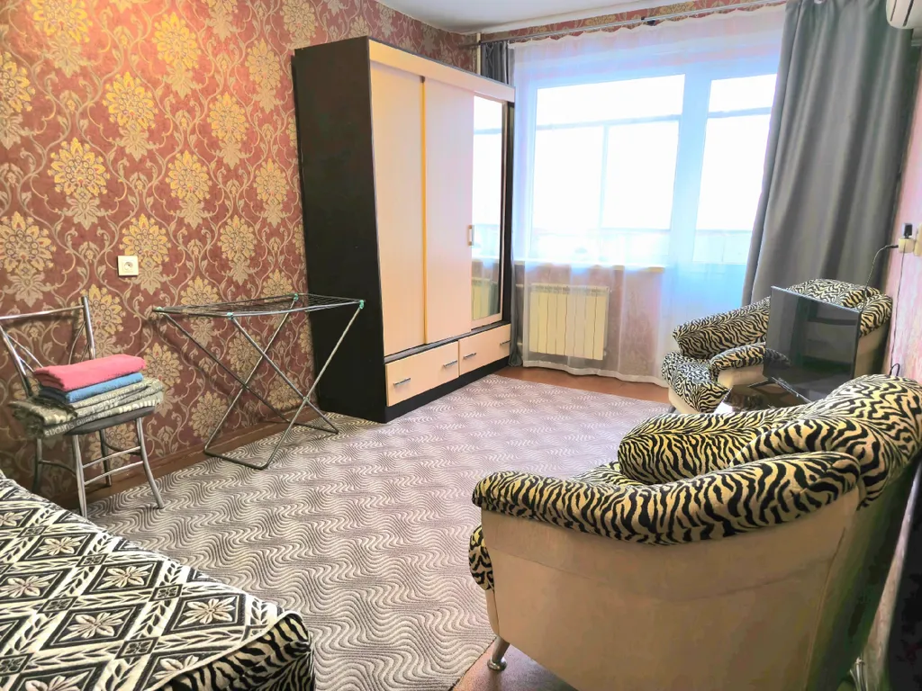 Однушечка возле линии в центре харьковской горы