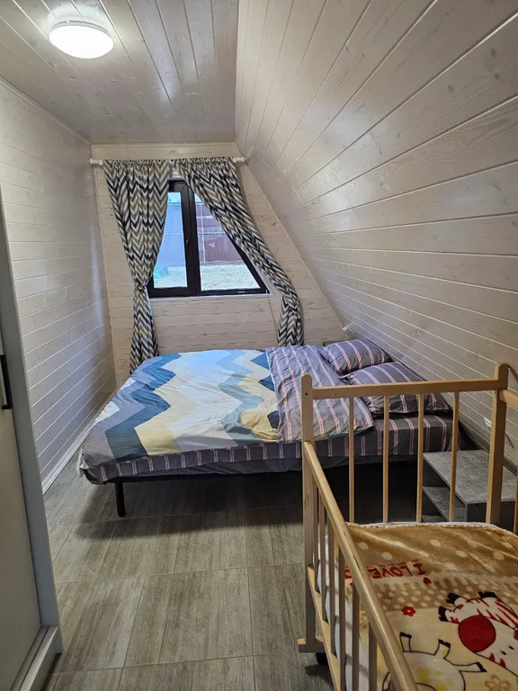 Шестиместный коттедж с изолированным участком 10 соток №2