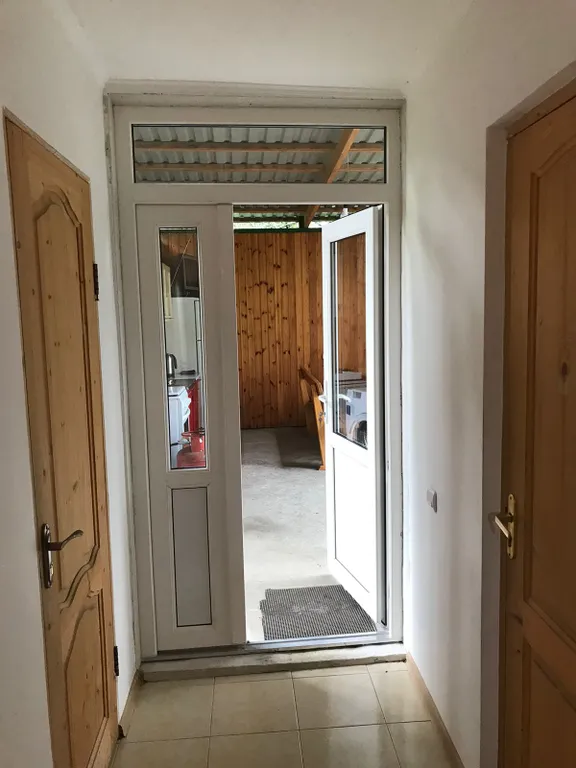 Первый этаж с отдельным входом в районе центрального рынка