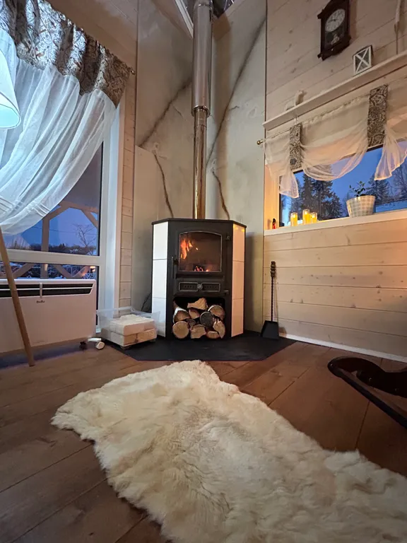 Голландский домик у леса