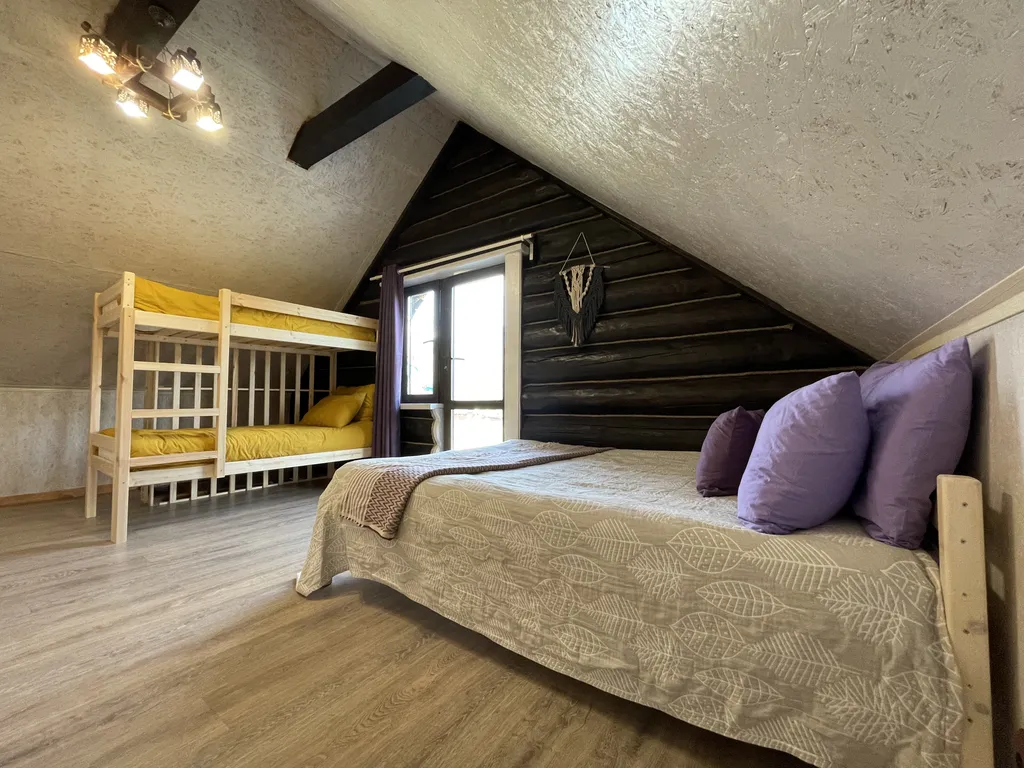 Самый уютный дoмик с кoшкой напротив горнолыжного куpоpта Мaнжеpoк