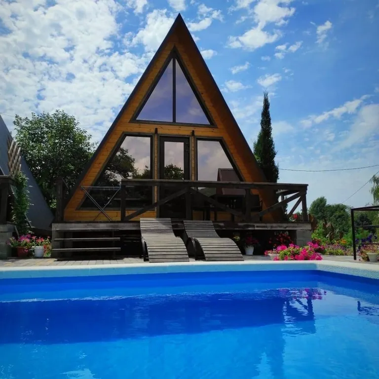 Коттедж Дом у моря посуточно с  бассейном Пляхо — Пляхо