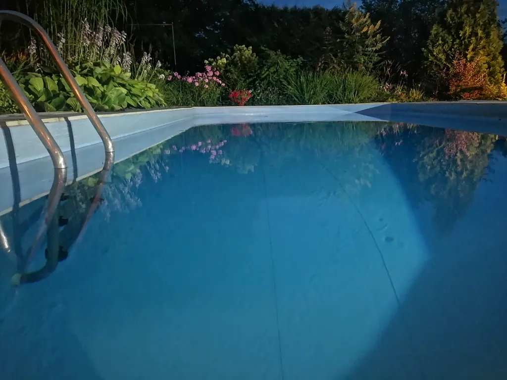 Домик в деревне с бассейном