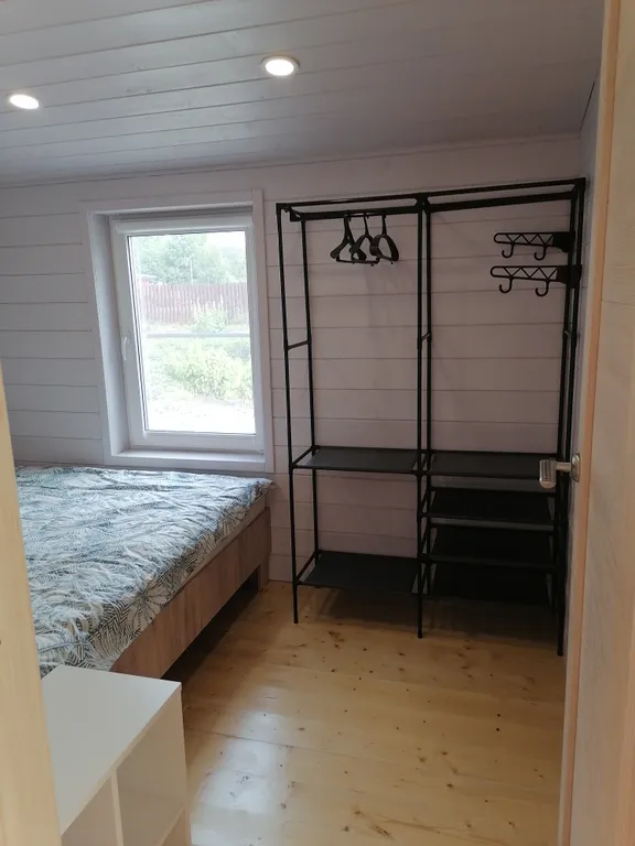 Уютный домик у реки