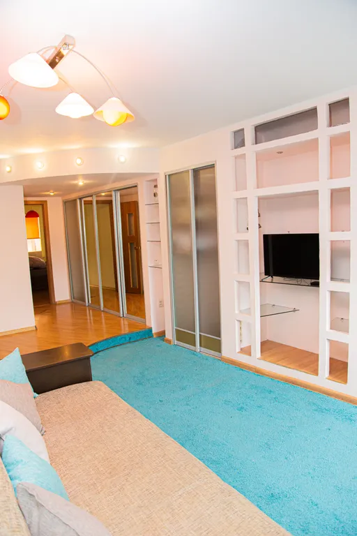 2-комн у пл Ленина, Мира, центр