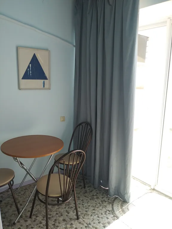 Эллинг на берегу моря