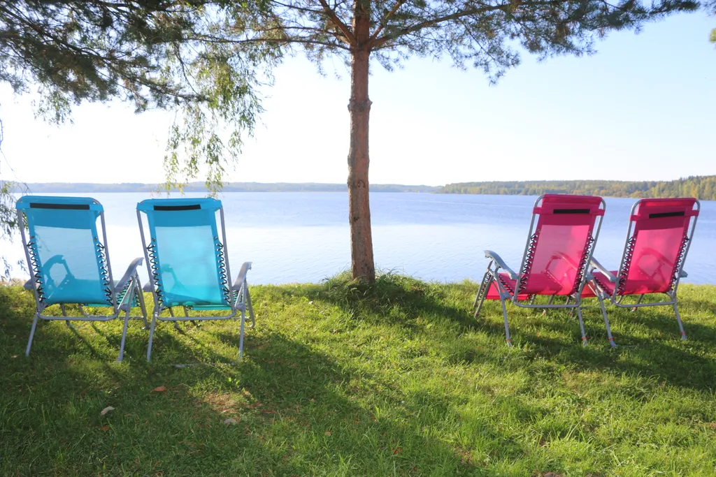 Удобный дом на самом берегу озера Вселуг