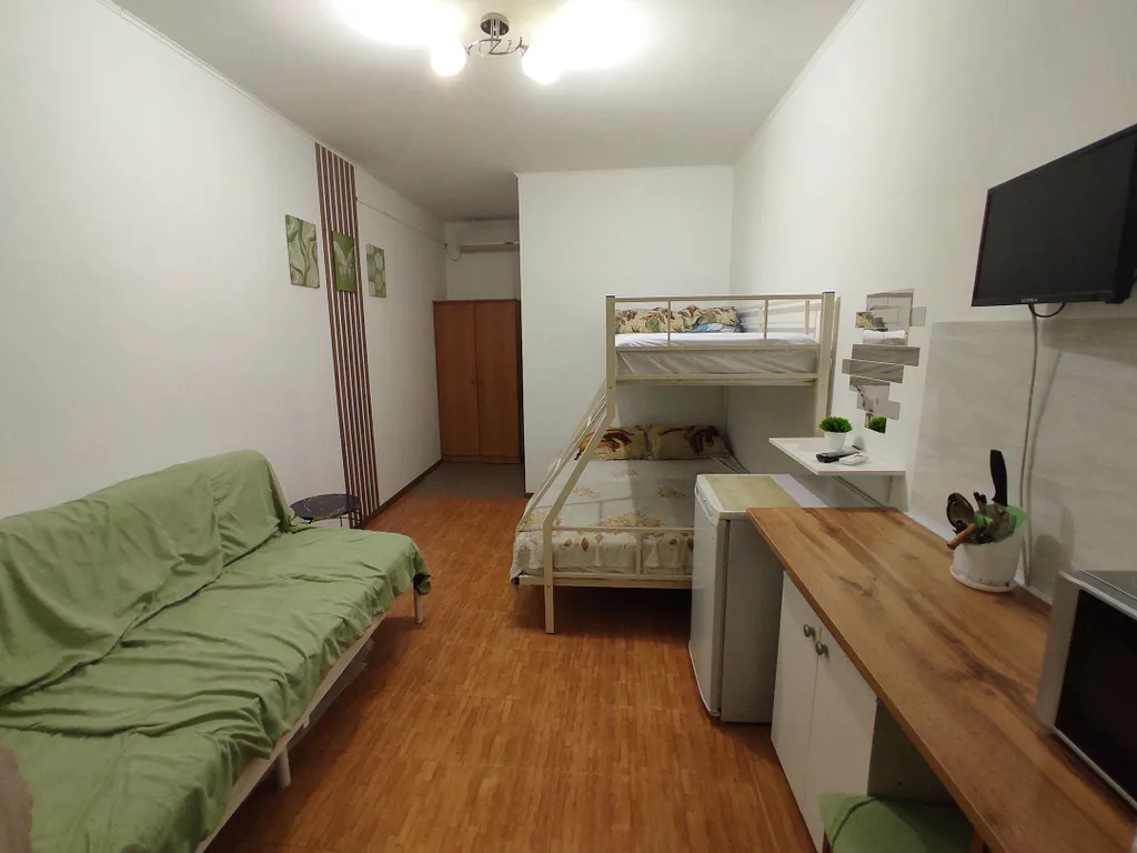 Квартира Комната с удобствами в гостевом доме с бассейном — Адлер