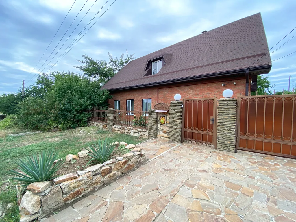 Коттедж 4-комнатный Дом — аренда посуточно в Каменск-Шахтинский