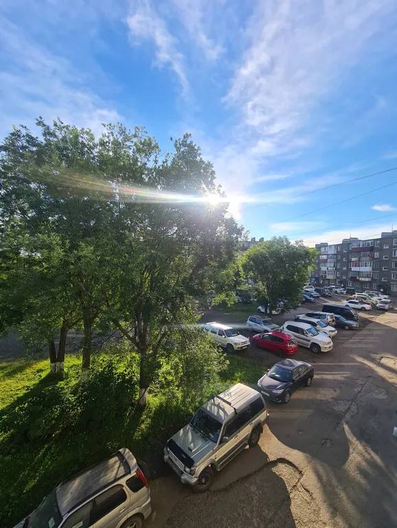 Уютная комната на красной линии