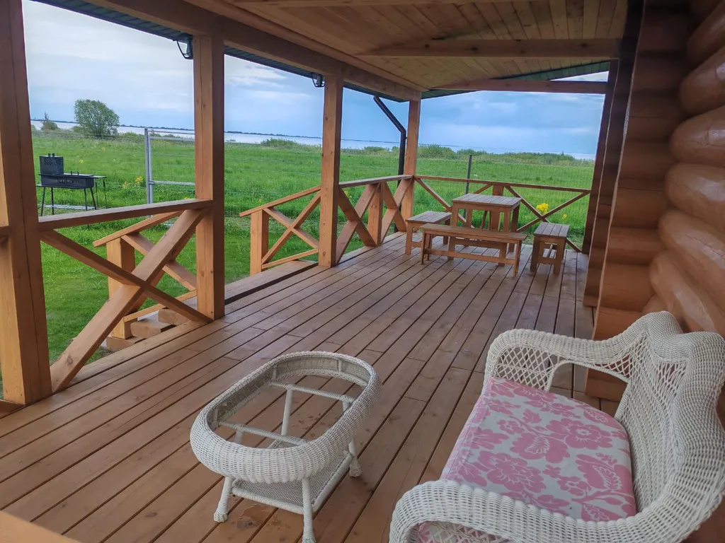 Загородный дом с видом на озеро