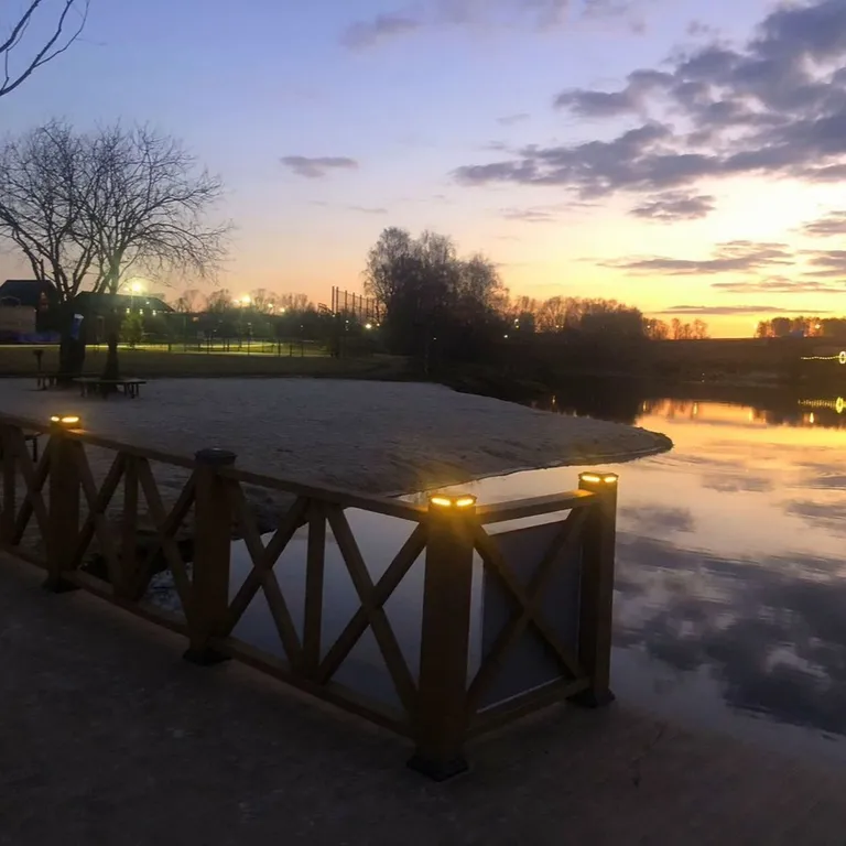 Дом у озера в стиле А-frame