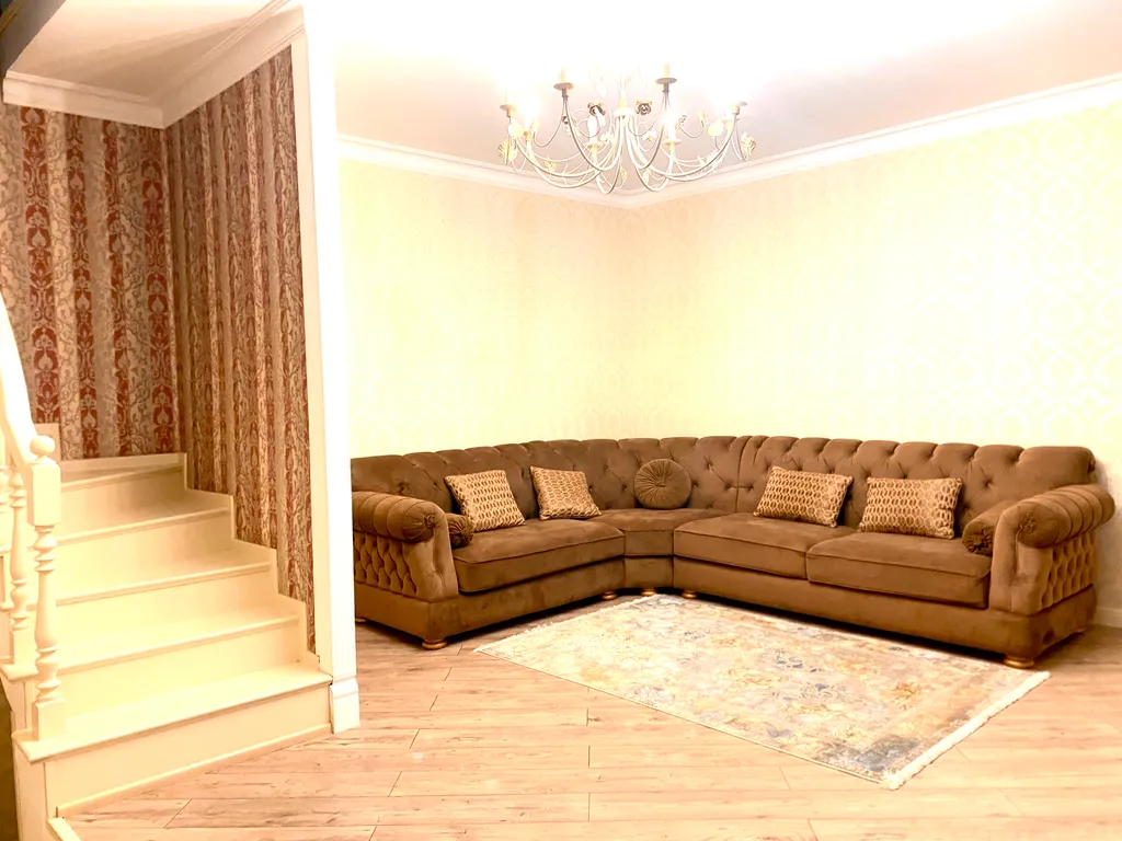 Просторный дом, в центре города, в двух минутах у моря