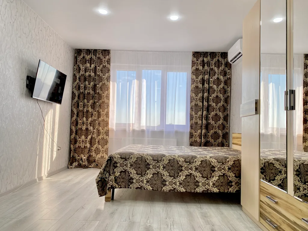 Квартира в центре, закрытая территория, очень красивый двор и спорт площадки