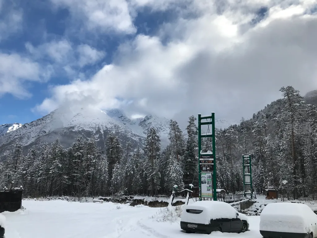 Уютный апартамент на берегу реки с видом на горы