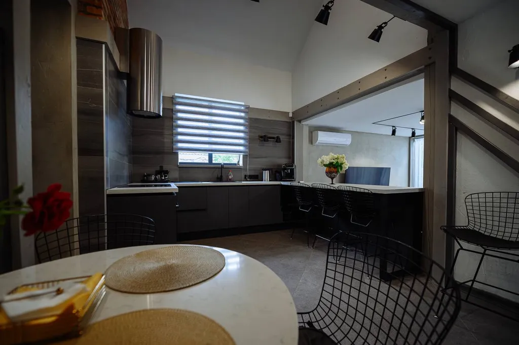 Подызбица у Дома Печенко