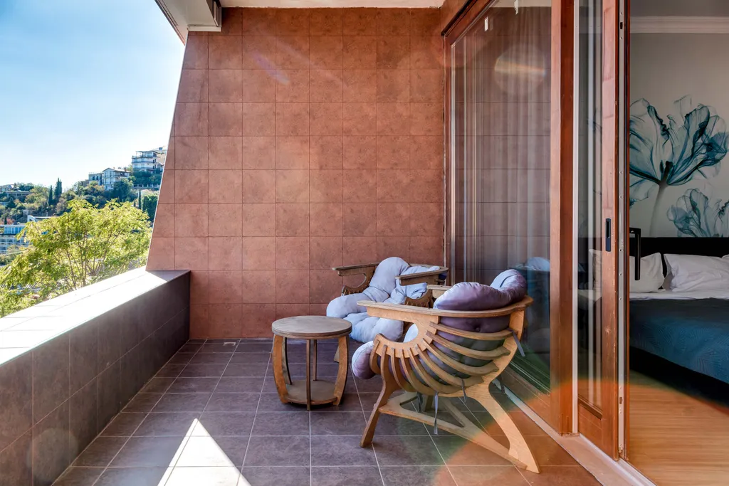 Студия с балконом