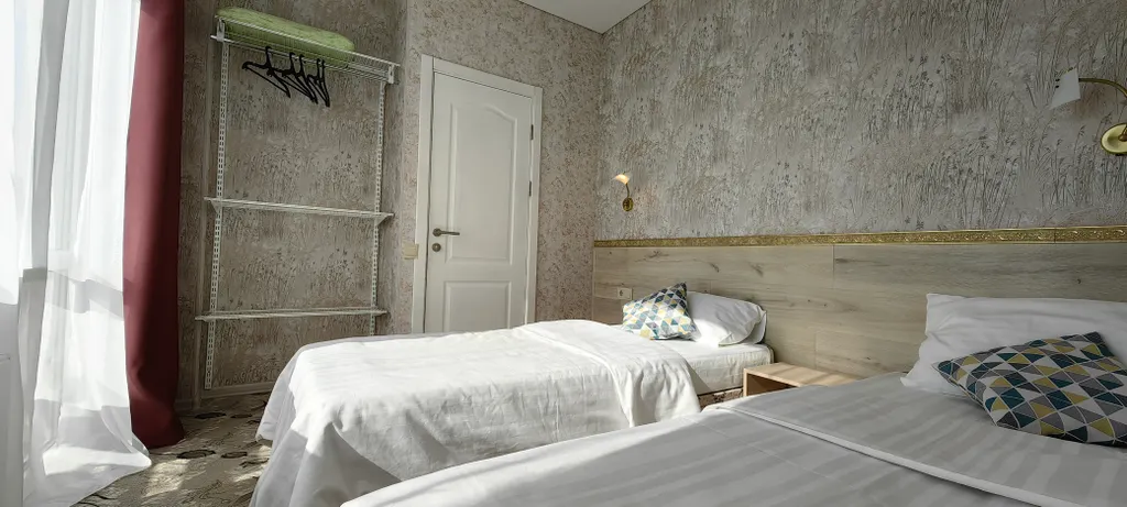 Квартира Квартира Две комнаты с балконами, отопление, кухня, стиралка, беседка, парковка — Судак