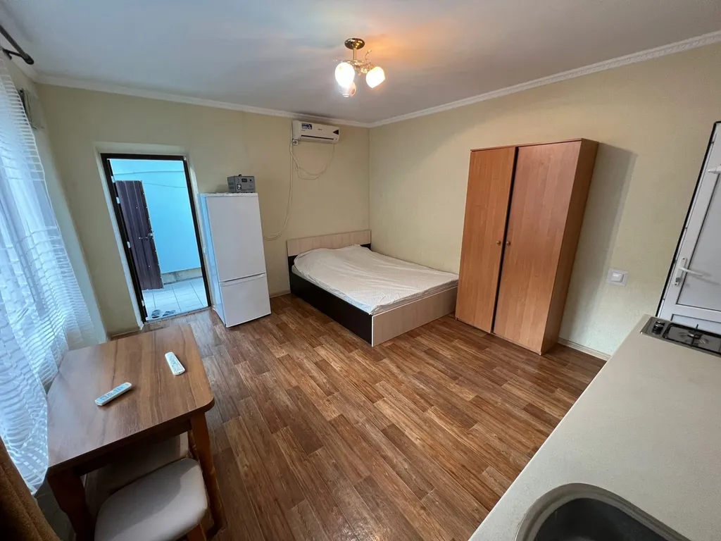 Двухкомнатный дом-студия со своим двором у парка Фрунзе