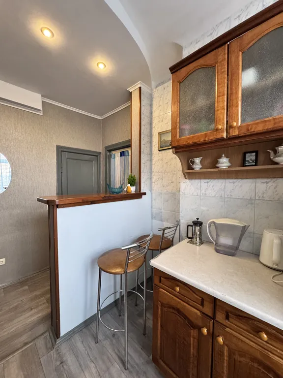 1-комнатная квартира со своим зеленым двориком в тихом центре